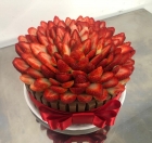 Bolo Kit Kat coberto com Morango